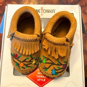 Minnetonka baby booties size 0